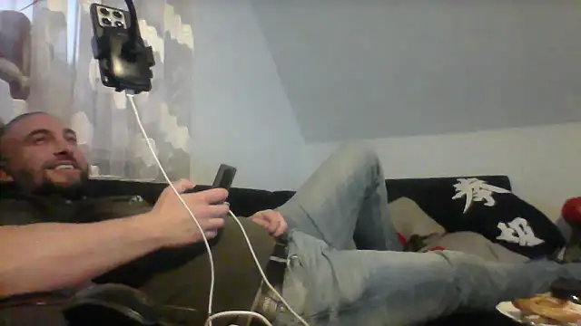 Snapshot of NewyorkDimi chatting on December 21, 2025, 6:59 am NewyorkDimi online show from December 21, 2025, 6:59 am