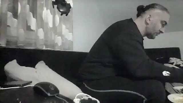 Snapshot of NewyorkDimi chatting on February 8, 2026, 11:35 pm NewyorkDimi online show from February 8, 2026, 11:35 pm