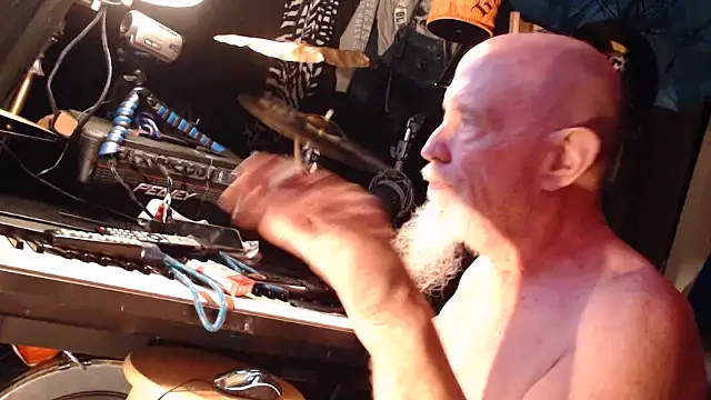 DREAMZ420 online show from October 13, 2025, 10:10 pm