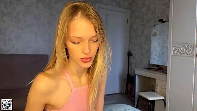 Evvie Summn1 online show from October 31, 2025, 5:59 am