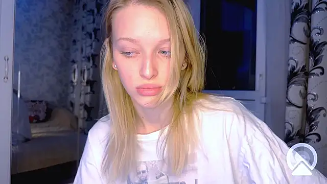 Evvie Summn1 online show from March 2, 2025, 7:30 pm