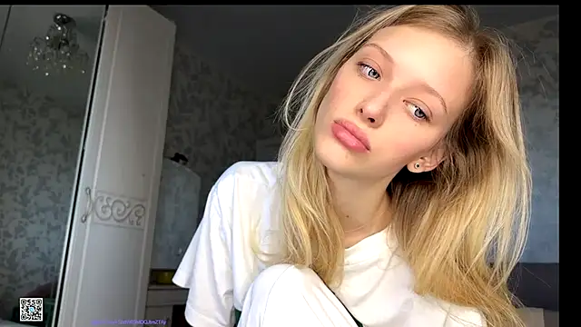 Evvie Summn1 online show from October 5, 2025, 3:52 am