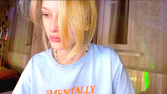 Evvie Summn1 online show from March 4, 2025, 2:53 pm