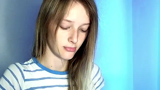 Snapshot of Evvie_Summn1 chatting on July 27, 2026, 4:25 pm Evvie Summn1 online show from July 27, 2026, 4:25 pm