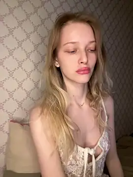 Evvie Summn1 online show from April 2, 2026, 4:35 pm