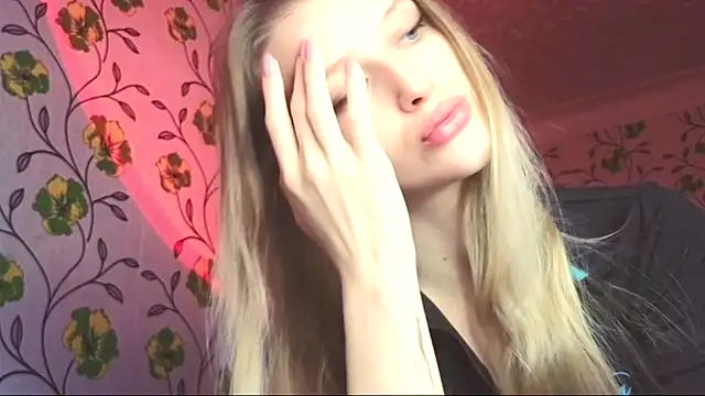 Snapshot of Evvie_Summn1 chatting on June 13, 2026, 5:38 am Evvie Summn1 online show from June 13, 2026, 5:38 am