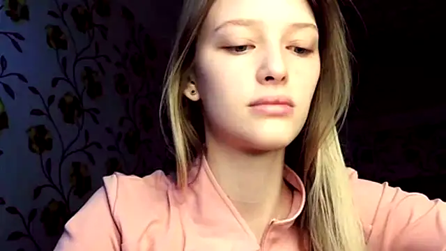 Snapshot of Evvie_Summn1 chatting on June 30, 2026, 5:29 am Evvie Summn1 online show from June 30, 2026, 5:29 am