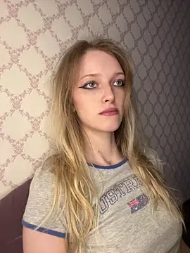 Evvie Summn1 online show from April 3, 2026, 2:12 pm