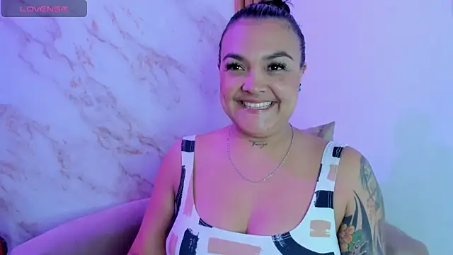 lyn adamns online show from December 4, 2025, 7:46 pm