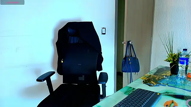 Zuzana21 online show from November 27, 2025, 1:00 pm