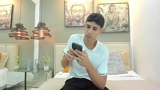 Snapshot of kieran_derek chatting on December 21, 2025, 2:24 am kieran derek online show from December 21, 2025, 2:24 am