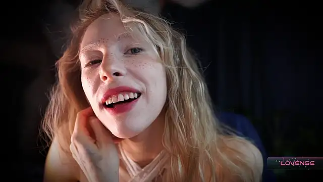 Snapshot of _Phantom_thread_ chatting on December 4, 2025, 8:57 am Phantom thread online show from December 4, 2025, 8:57 am