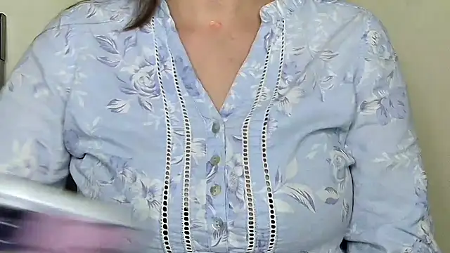 MIss-Naina online show from November 2, 2025, 3:17 pm