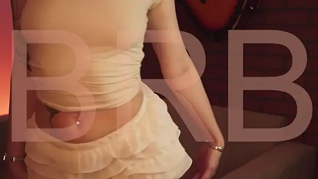 Snapshot of EllieCutes chatting on January 19, 2026, 5:55 am EllieCutes online show from January 19, 2026, 5:55 am