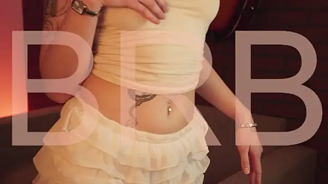 Snapshot of EllieCutes chatting on February 18, 2026, 5:27 am EllieCutes online show from February 18, 2026, 5:27 am