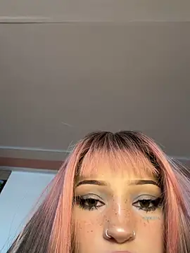 madelinexx online show from March 27, 2026, 12:06 pm