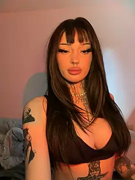 madelinexx online show from April 19, 2026, 12:28 pm