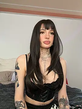 madelinexx online show from April 4, 2026, 9:27 am