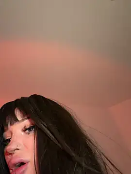 madelinexx online show from April 21, 2026, 12:23 pm