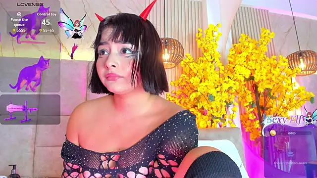 Snapshot of KimVelezz chatting on April 30, 2026, 7:21 pm KimVelezz online show from April 30, 2026, 7:21 pm