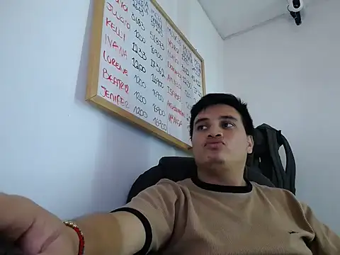 Snapshot of ahntony__69 chatting on October 31, 2025, 6:32 am ahntony  69 online show from October 31, 2025, 6:32 am