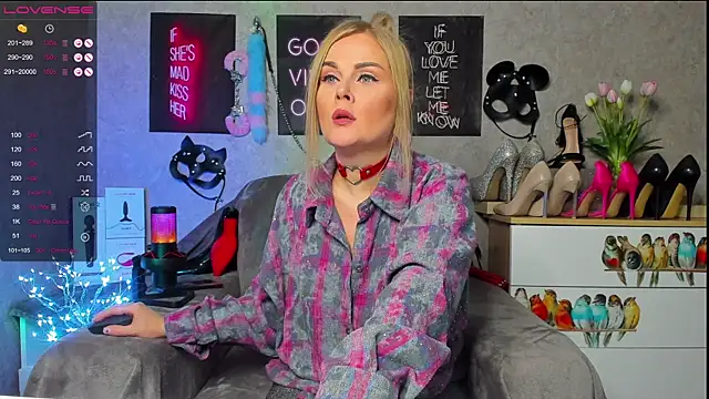 HannaKorsak online show from February 3, 2025, 5:56 pm