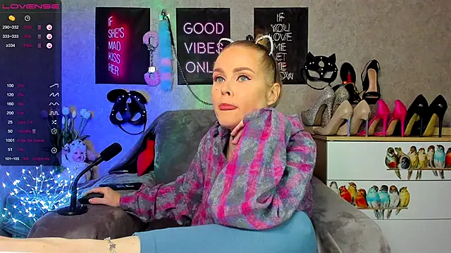 HannaKorsak online show from October 5, 2025, 7:15 pm