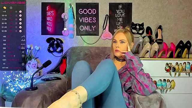HannaKorsak online show from October 4, 2025, 8:10 pm