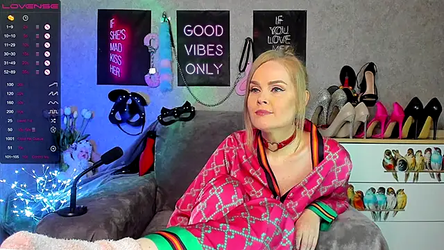 HannaKorsak online show from September 28, 2025, 7:21 pm