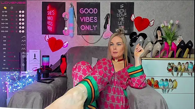 HannaKorsak online show from February 13, 2025, 10:00 pm