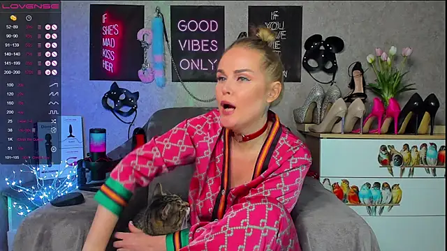 HannaKorsak online show from February 5, 2025, 9:18 pm