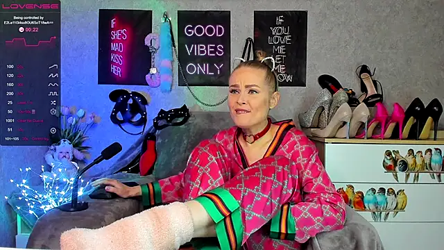 HannaKorsak online show from September 26, 2025, 6:48 pm