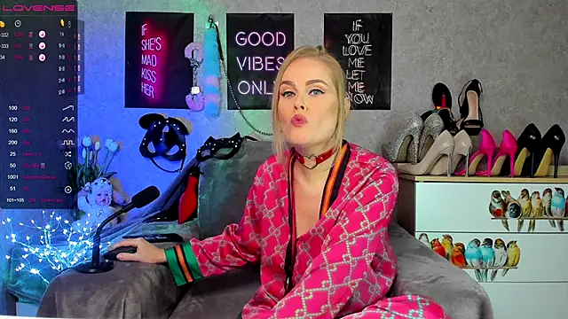 HannaKorsak online show from September 29, 2025, 7:19 pm