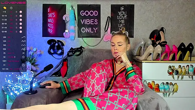 HannaKorsak online show from September 21, 2025, 8:03 pm