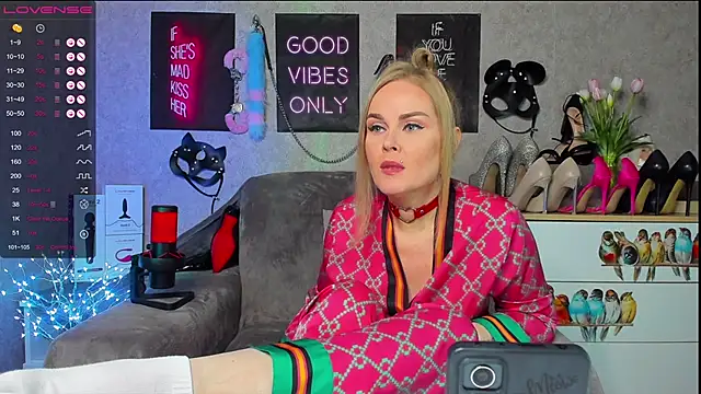 HannaKorsak online show from March 3, 2025, 3:43 pm