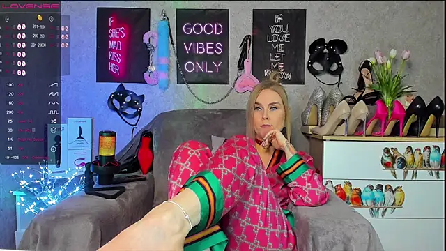 HannaKorsak online show from March 14, 2025, 5:13 pm