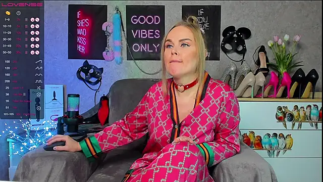 HannaKorsak online show from February 7, 2025, 5:07 pm