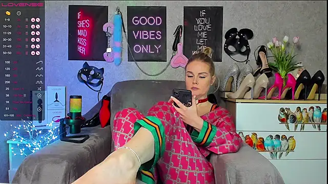 HannaKorsak online show from February 25, 2025, 9:58 pm