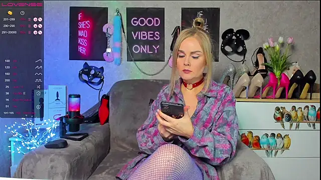 HannaKorsak online show from February 16, 2025, 5:26 pm