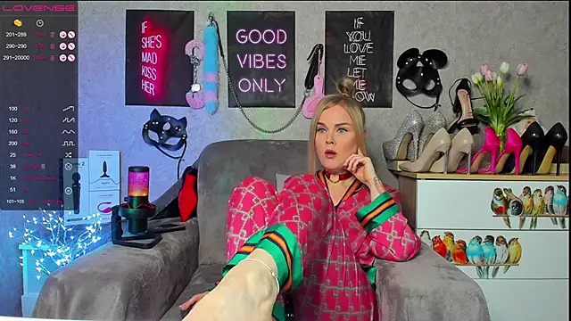 HannaKorsak online show from February 21, 2025, 4:05 pm