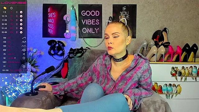HannaKorsak online show from September 19, 2025, 5:50 pm