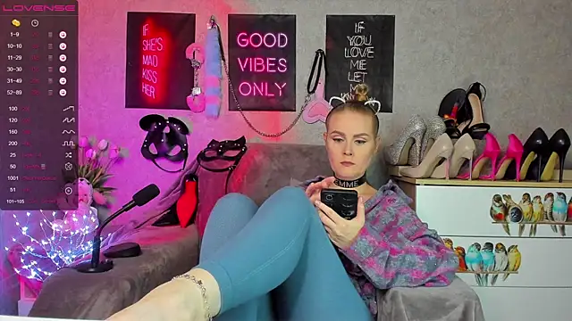 HannaKorsak online show from September 8, 2025, 7:24 pm