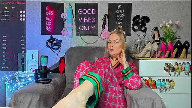 HannaKorsak online show from February 7, 2025, 2:04 pm