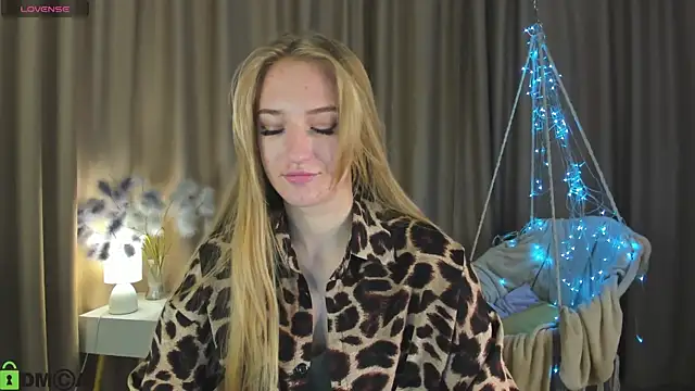 Stacy River online show from October 12, 2025, 9:32 am