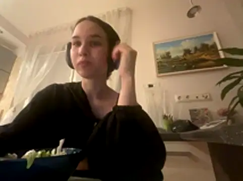 Roxie Mils online show from October 27, 2025, 7:26 pm