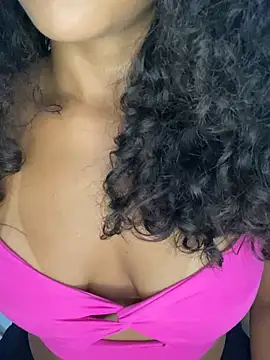 Snapshot of morena_fire_ chatting on December 19, 2024, 1:28 am morena fire online show from December 19, 2024, 1:28 am