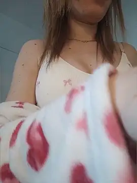 EvaRush online show from April 3, 2026, 2:23 pm