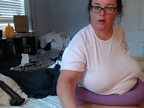 LauLauPAWG online show from October 28, 2025, 4:17 pm