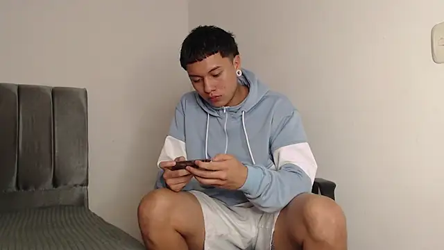 alex-lover online show from February 28, 2025, 4:32 am