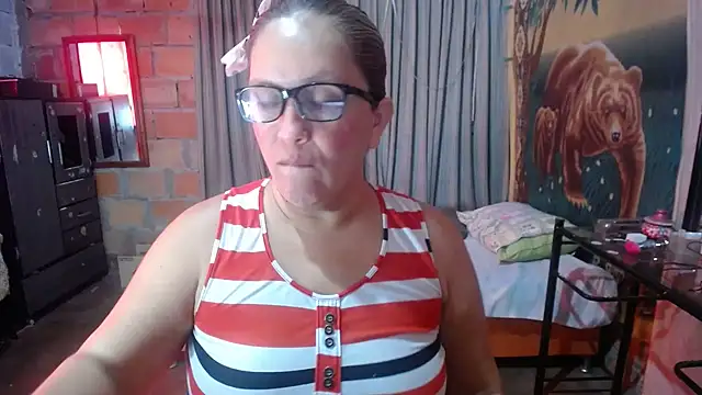 Snapshot of mom_son_dirty chatting on June 5, 2026, 2:12 pm mom son dirty online show from June 5, 2026, 2:12 pm